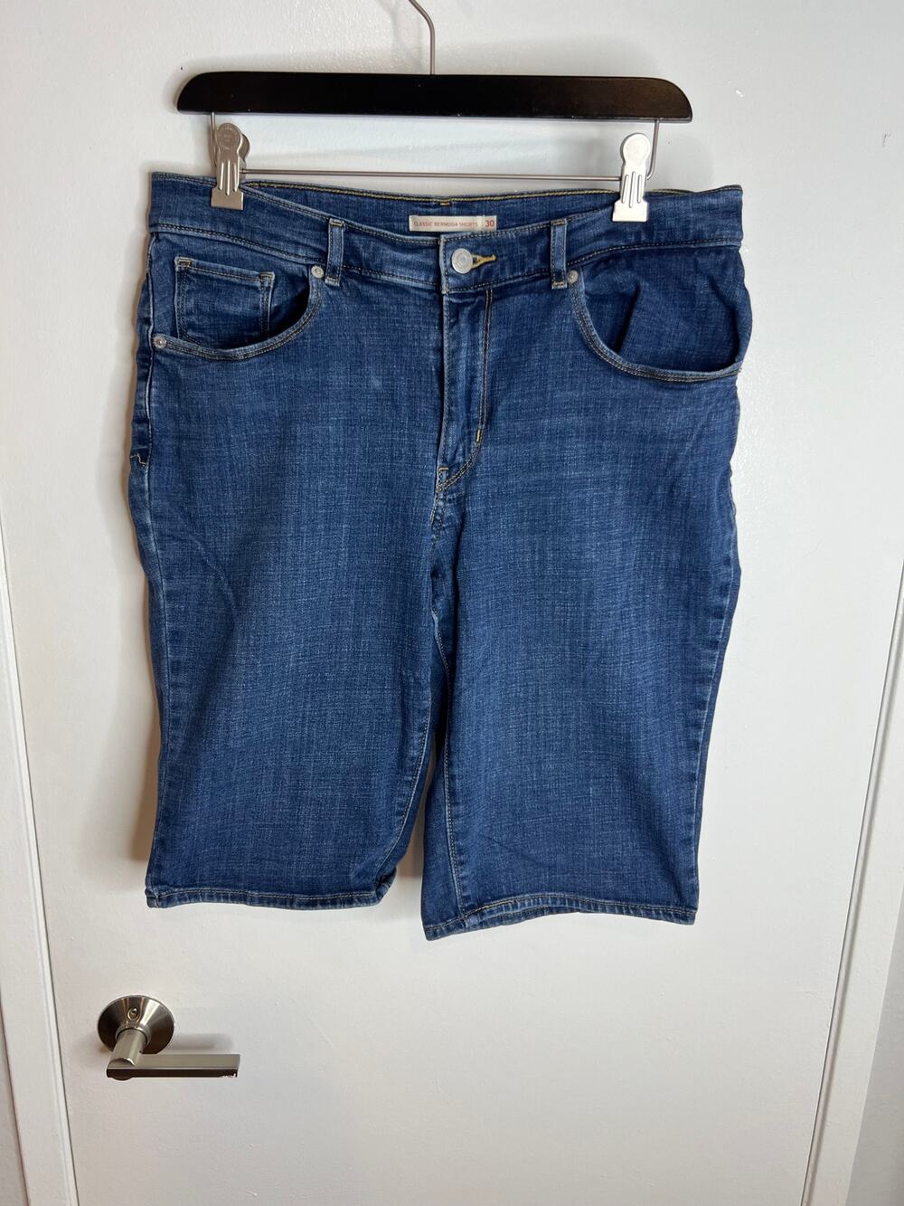 Levi's Women's Classic Bermuda Jean Shorts Blue ~ Size 30